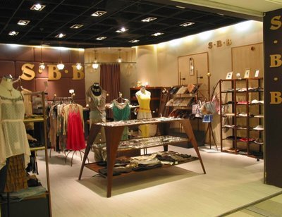 潘艳贤是不是长泾森马服装店的老板娘,手机号