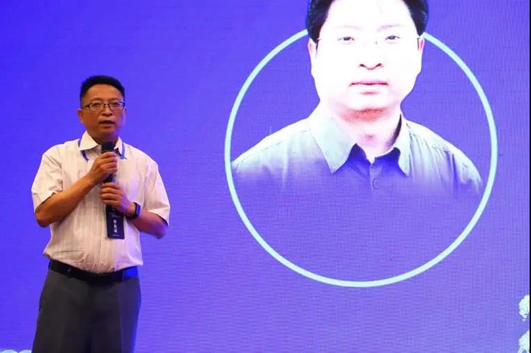  在讲解政策的同时
-海运价格